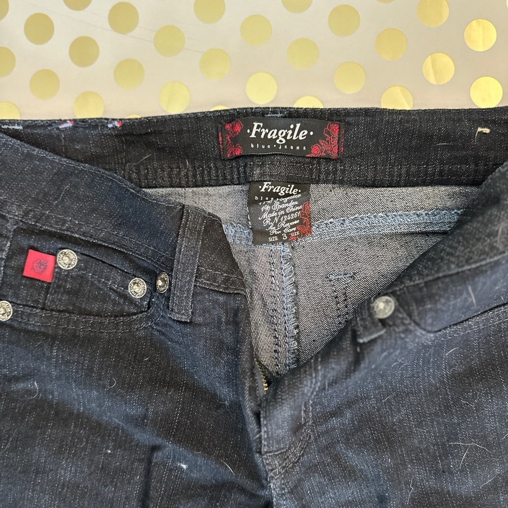 Black Ankle Cropped Jeans with Sleek Design - Picture 2 of 2